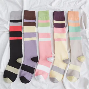 Contrasting color knee-length women's socks